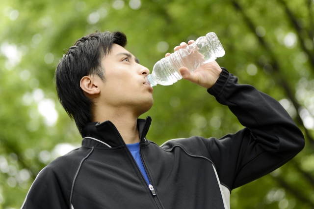 快適なスポーツライフをもっとエンジョイ　水分補給のすすめ